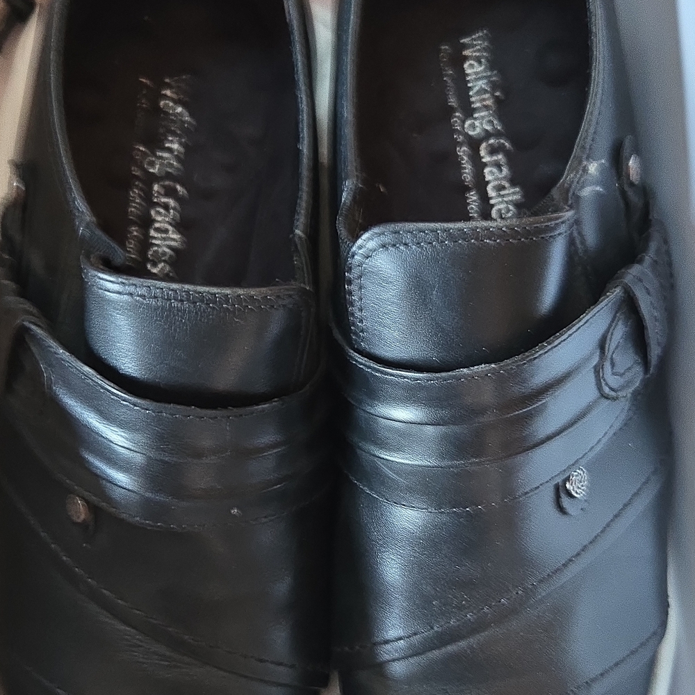 Walking Cradles Black Leather Slip-On Clogs - Tiny Pillows Comfort - Size 8 wide